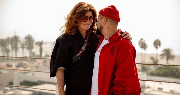 "Сильно красивая": MONATIK показал снимок жены с отдыха в Одессе