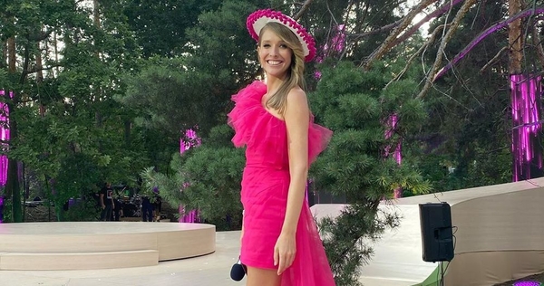 Очень стильно: Катя Осадчая восхитила эффектным пляжным образом