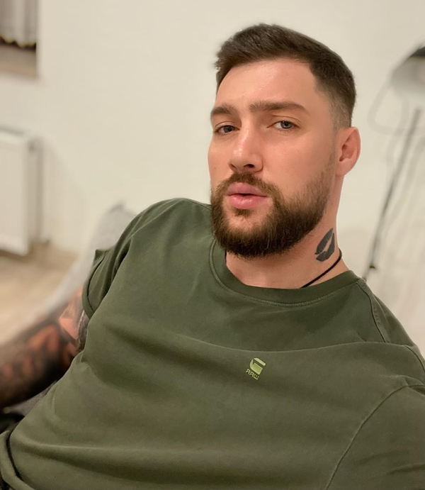 "Люблю тебя, малая": кому Олег Кензов признался в чувствах?