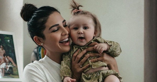 "Так быстро растет": Санта Димопулос поделилась милыми фото с дочерью