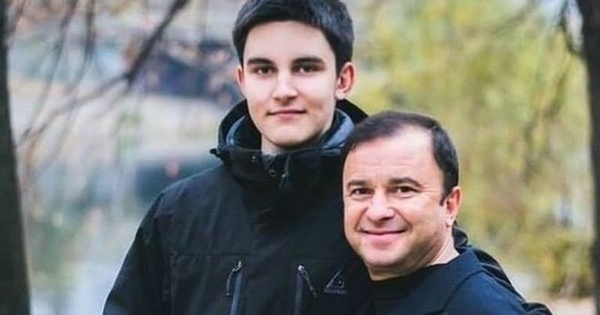Виктор Павлик растрогал Сеть подборкой редких снимков с погибшим сыном