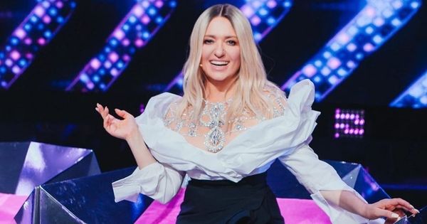 "Будь любим и счастлив": Наталья Могилевская позировала в объятиях друга