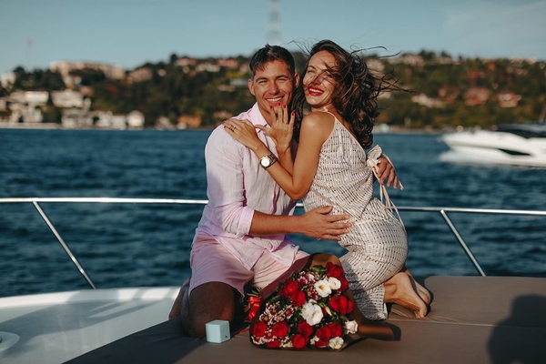 Невеста Владимира Остапчука похвасталась двумя помолвочными кольцами