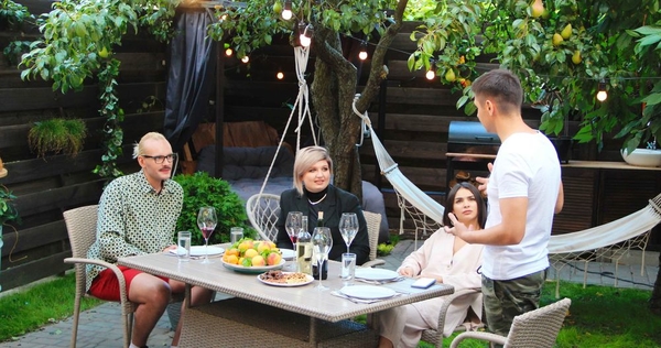 "Звана вечеря": Экс-участница "Холостяк-10" и ню-фотограф появятся в провокационном выпуске шоу