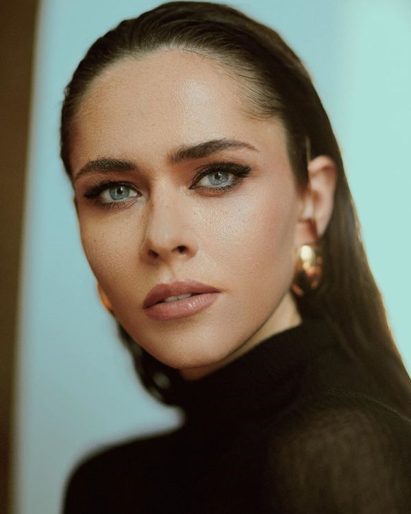 "Куда девать детей?": Санина из Hardkiss оголилась в откровенных образах