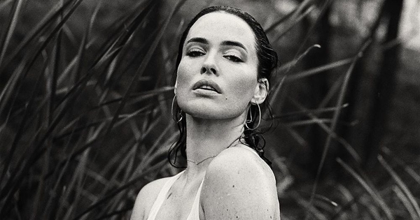 "Так и влюбиться можно": Даша Астафьева похвасталась фигурой в купальнике