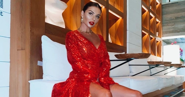 "Можно больше не худеть": Анна Седокова показала новое фото в бикини