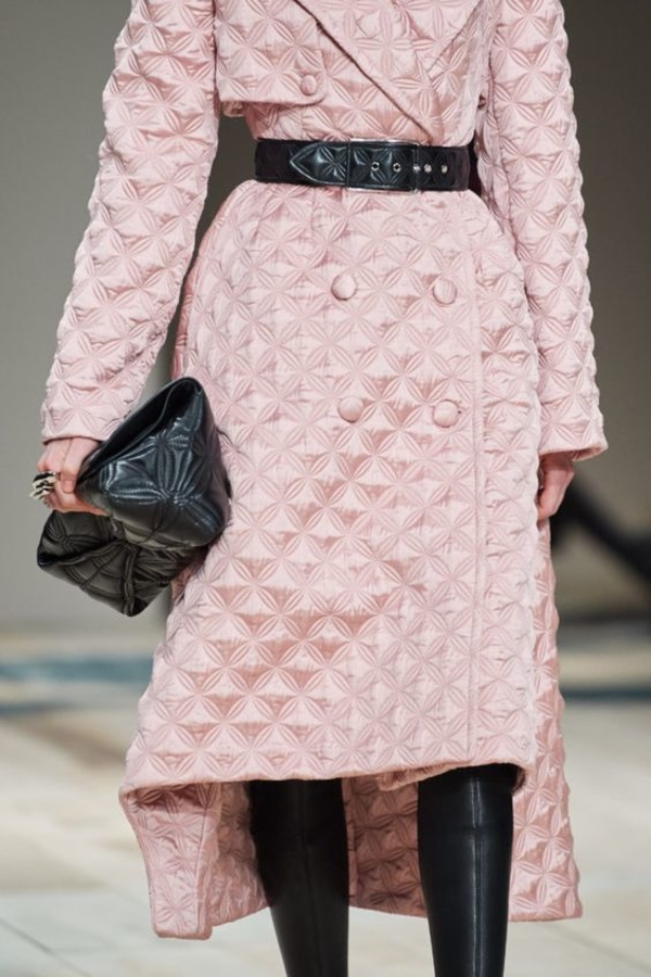 Комфорт и стиль - главные тренды осени 2020: ТОП-8 вариантов верхней одежды