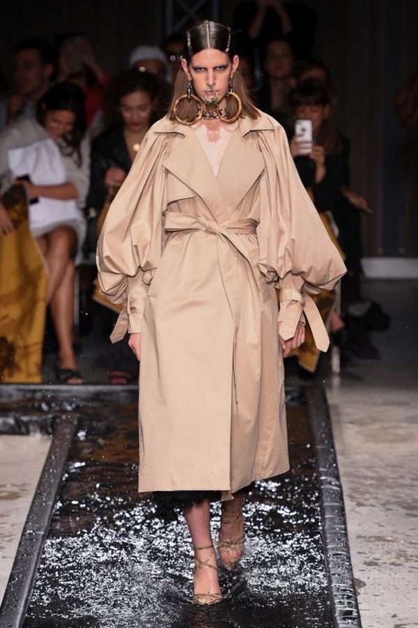 Комфорт и стиль - главные тренды осени 2020: ТОП-8 вариантов верхней одежды