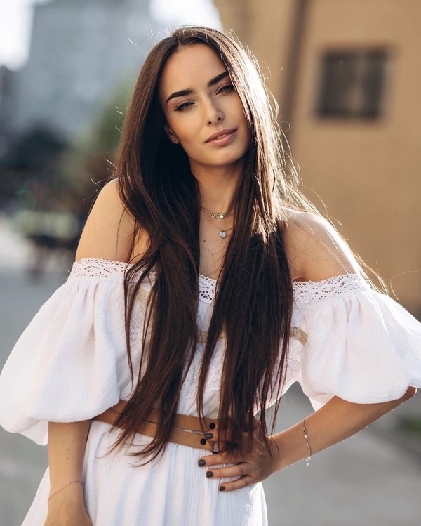 Уже не холостячка? Сменившая имидж Мишина намекнула на роман