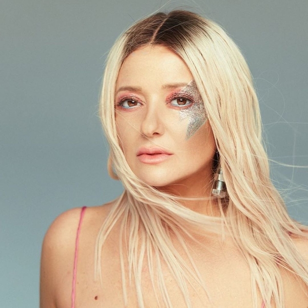 "Вот 27 вам и не больше": Стильная Могилевская без белья очаровала Сеть