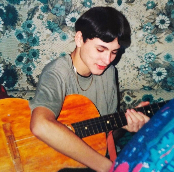 Второй раз в первый класс: Ведущие Нового канала поделились воспоминаниями о школе