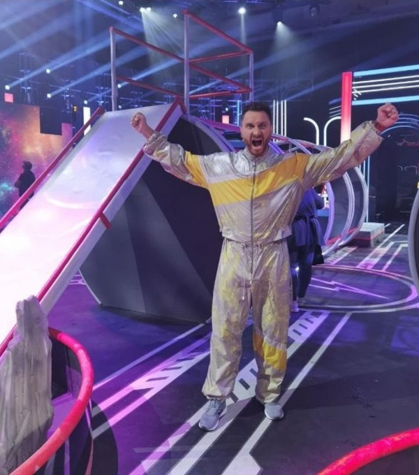 "Вылил парню молоко на голову": Фронтмен группы СКАЙ - о праздновании 1 сентября