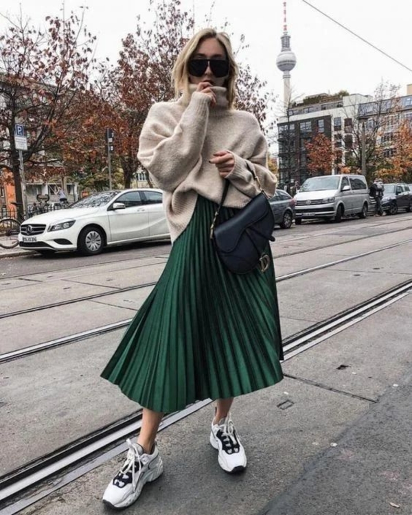 Женственность всегда в моде: стильные осенние образы с юбкой миди