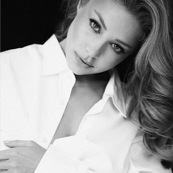 "Огонь!": Тина Кароль показала закулисье пикантной фотосъемки