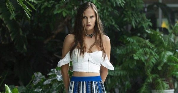 Соблазнительная Алла Костромичева снялась топлес