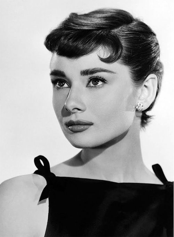 Эталон женской красоты: ТОП-5 бьюти-секретов  Одри Хепберн
