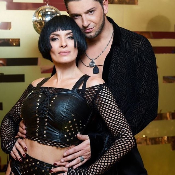 Надежда Мейхер позирует в откровенном наряде