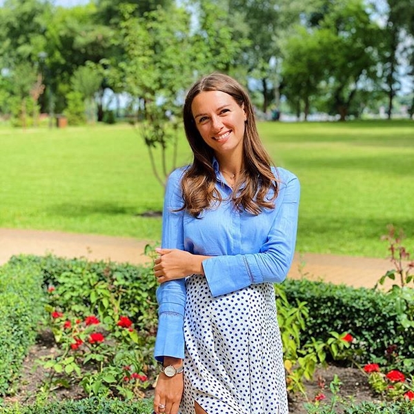 Беременная Кристина Решетник позирует в купальнике с сыновьями