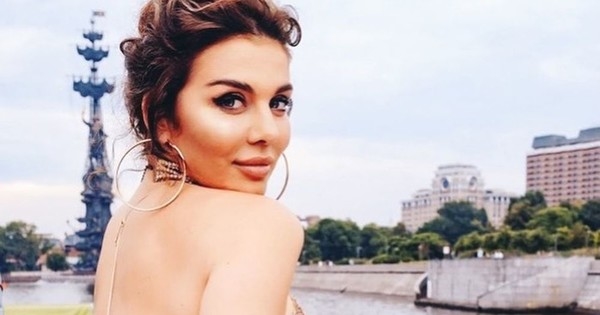 "Это не любовь": Полуобнаженная Седокова удивила признанием в Сети