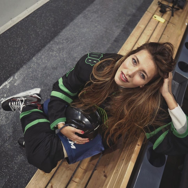 «Коленки подкашиваются»: Регина Тодоренко в восторге от оператора