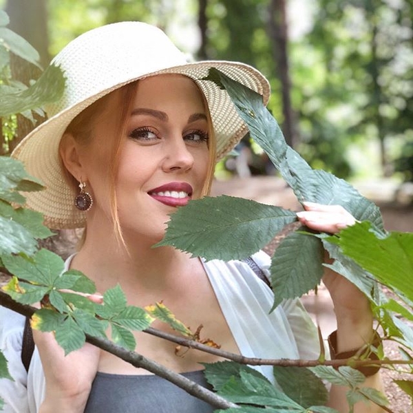 Alyosha призвала подписчиков сделать доброе дело