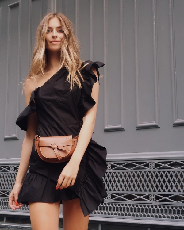 Внучка Софии Ротару позирует с флагом ЛГБТ