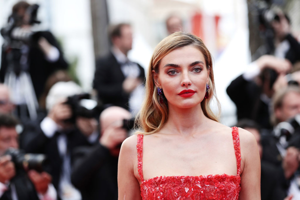 Модель Алина Байкова похвасталась идеальной фигурой в купальнике