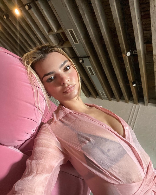 Всемирно известная модель снялась топлес