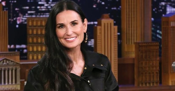 Деми Мур запостила архивное фото с экс-мужем Брюсом Уиллисом