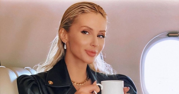 "Утро в Киеве": Лобода запостила селфи с огромным букетом