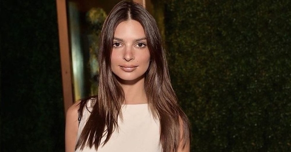 Эмили Ратаковски позировала топлес для известного глянца