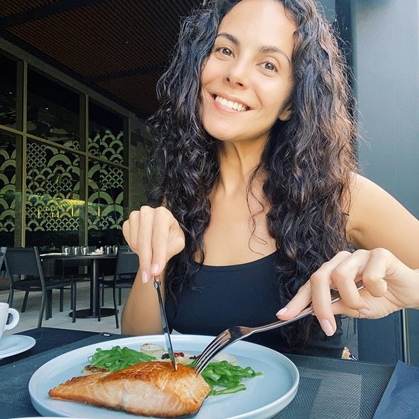 «Попа как у Ким»: Настя Каменских засветила аппетитные формы - фото