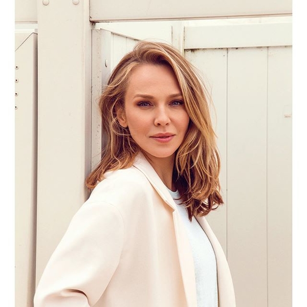 Альбина Джанабаева порадовала подписчиков помолодевшим видом