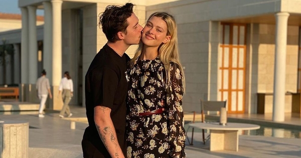 Невеста Бруклина Бекхэма запостила горячее фото из ванной