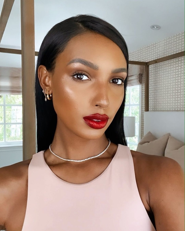 Кольцо за 250 тысяч долларов: «Ангел» Victoria’s Secret выходит замуж