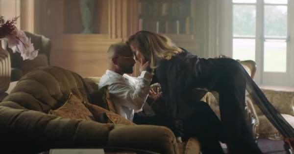 Дженнифер Лопес и MALUMA показали настоящую страсть в откровенном клипе