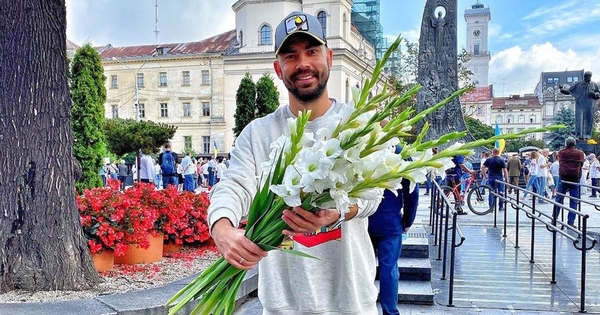 "Прическа - огонь": Андрей Бедняков показал, как выглядел 10 лет назад