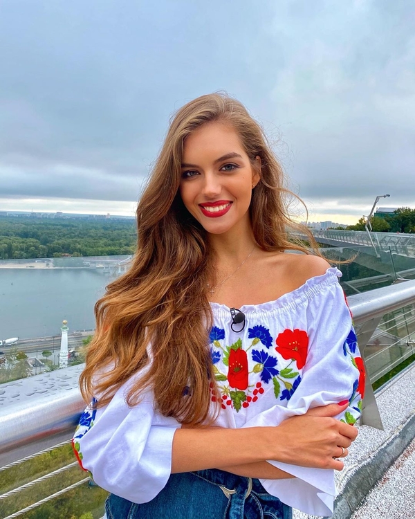 Молодая жена Дмитрия Комарова похвасталась дерзким образом