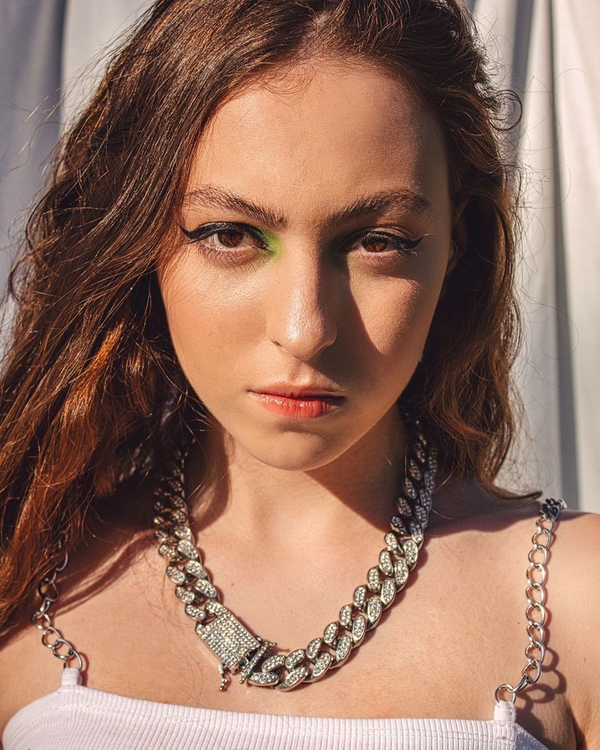 "Не говорите маме": 15-летняя дочка Поляковой показала, как одевается вне дома