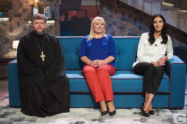 “О чем молчат женщины”: Эксперты шоу назвали “за” и “против” суррогатного материнства