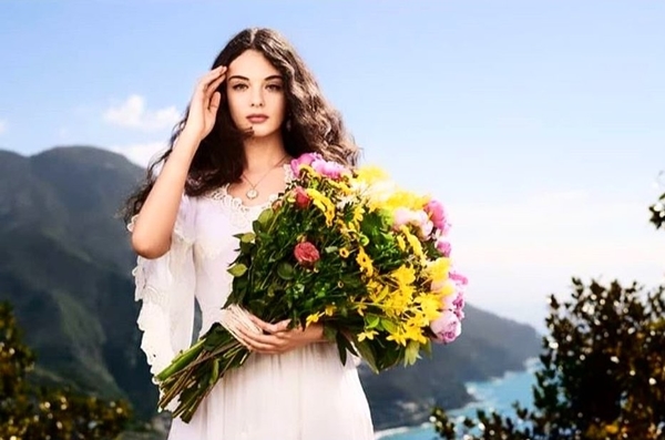 16-летняя дочка Беллуччи и Касселя показала соблазнительный образ