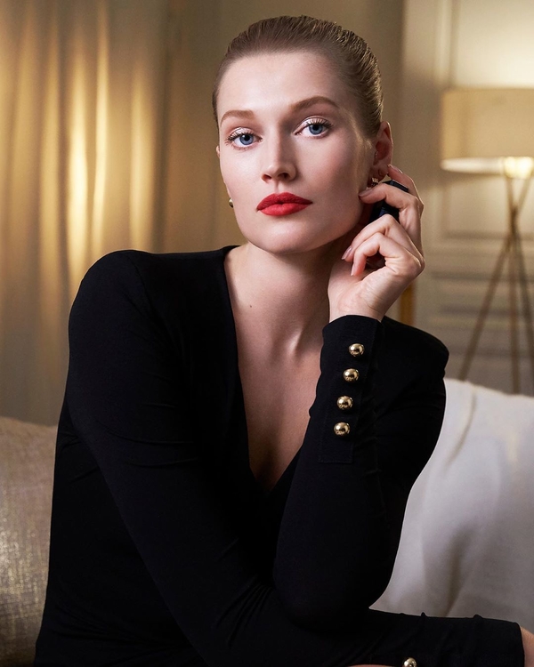 Бывшая девушка Леонардо Ди Каприо вышла замуж