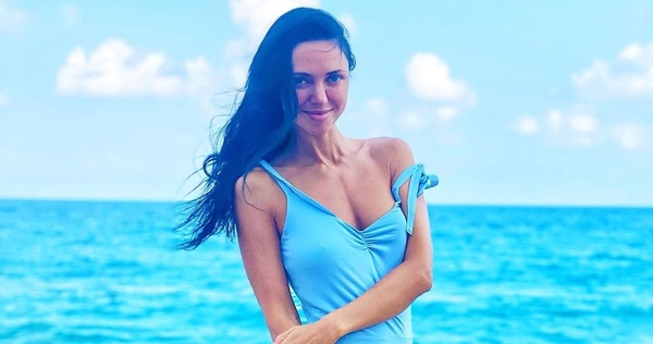 Вика из "НеАнгелов" удивила эффектным кадром с полуобнаженным мужчиной