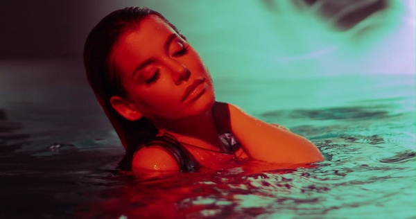 Беременная Юля LAUTA сняла клип "МАМ" в поддержку жертв домашнего насилия