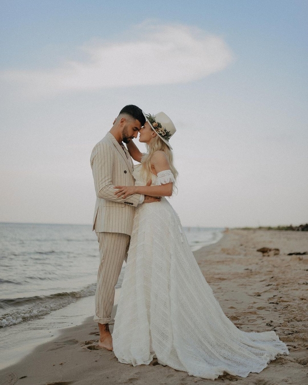 Яна Цибульська показала фото со свадьбы и рассказала о жизни с Димой Жуком