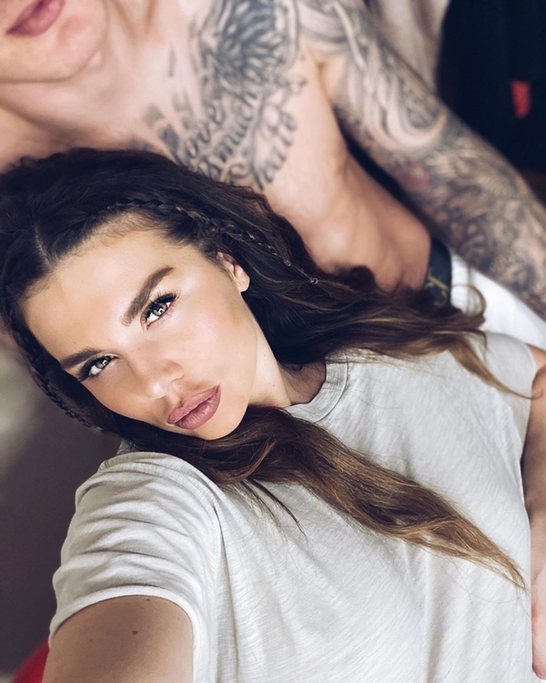 "Мое богатство": Седокова показала младшего сына и дочку-подростка