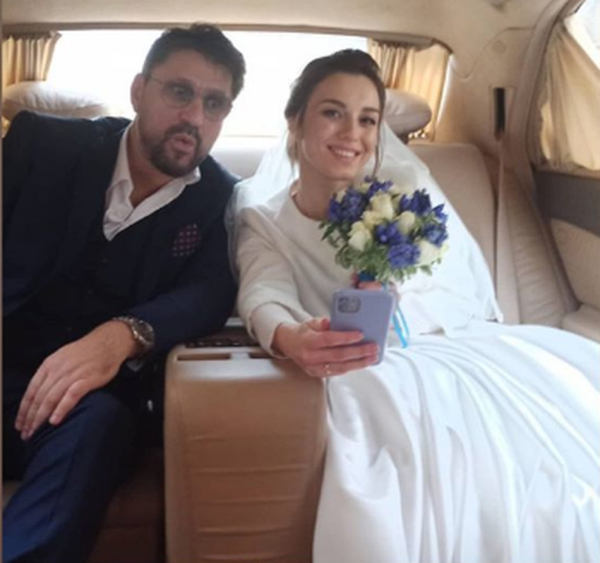 Актер сериала "Счастливы вместе" Виктор Логинов женился в четвертый раз