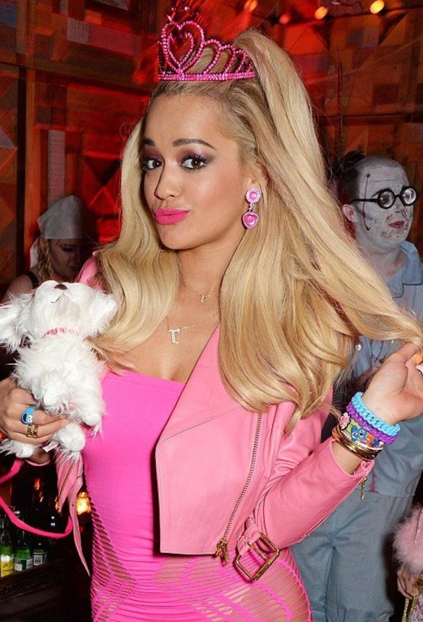 Хэллоуин близко: эффектные идеи для макияжа от звёзд