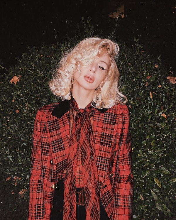 Светлана Лобода похвасталась идеальной фигурой в люксовом купальнике